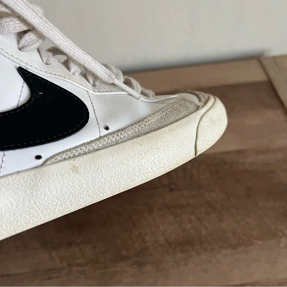 Nike Women’s Mid ‘77 White and Black Blazer Size 8.5